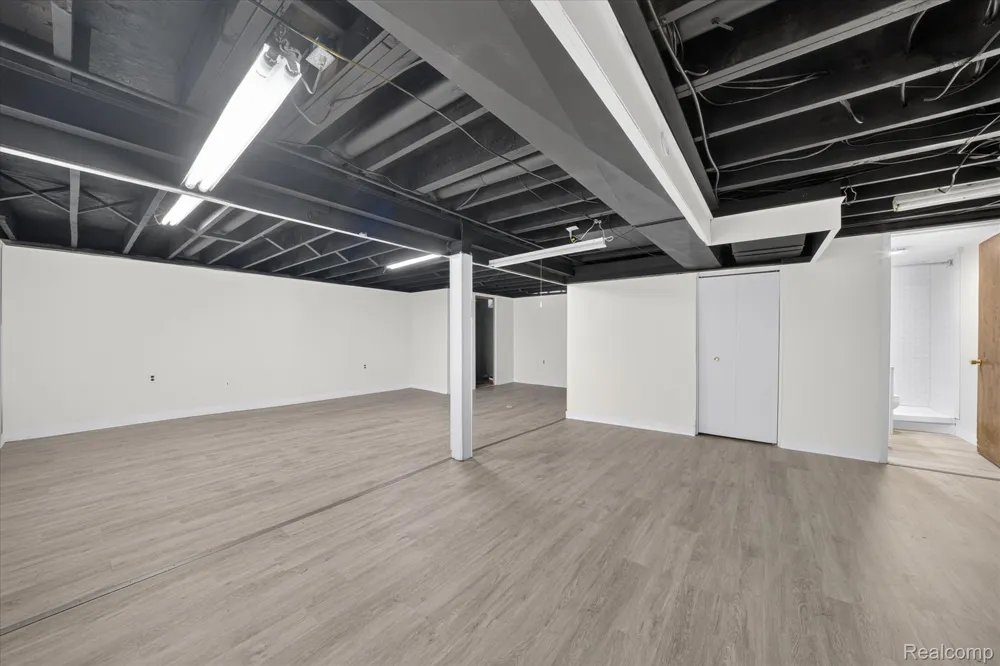 903 Bernie Lane Madison Heights City, MI 48071