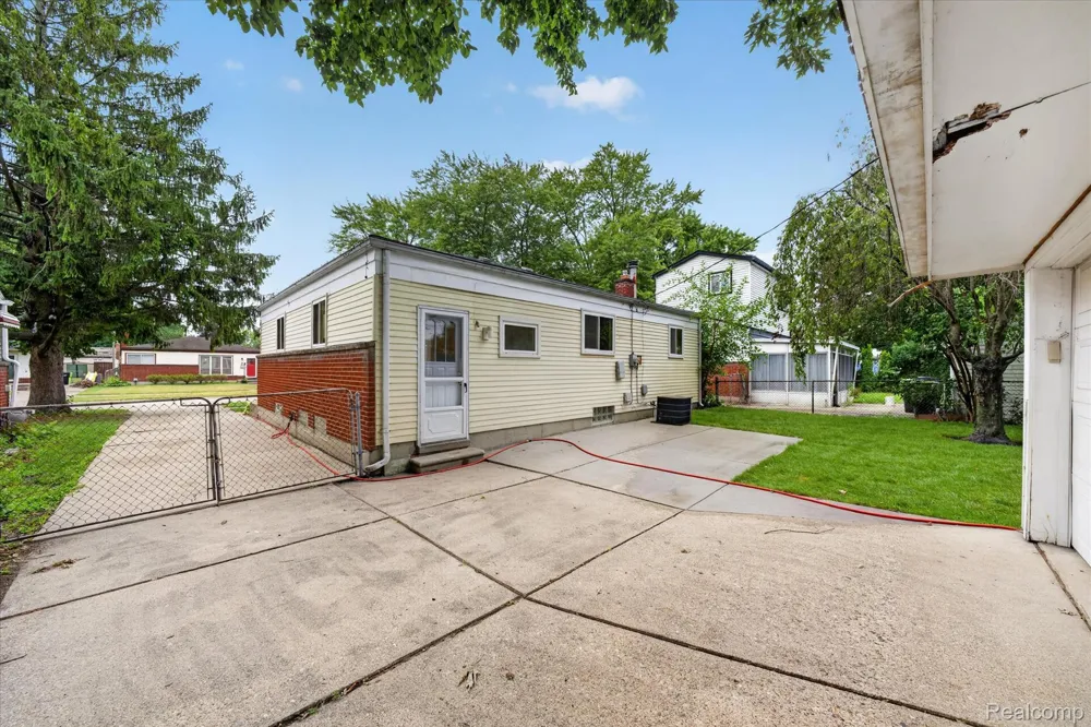 903 Bernie Lane Madison Heights City, MI 48071