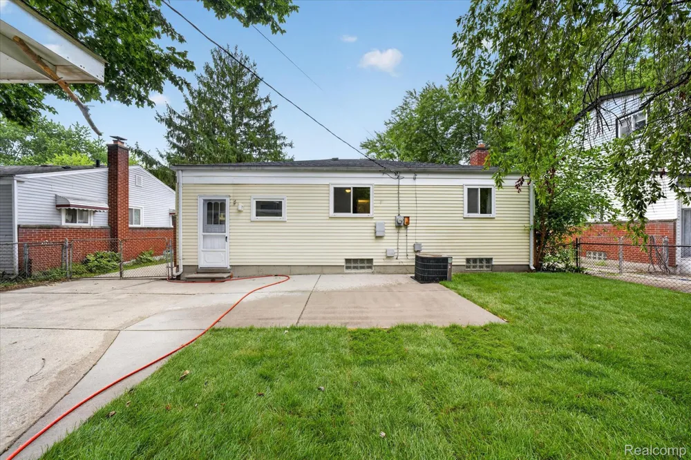 903 Bernie Lane Madison Heights City, MI 48071