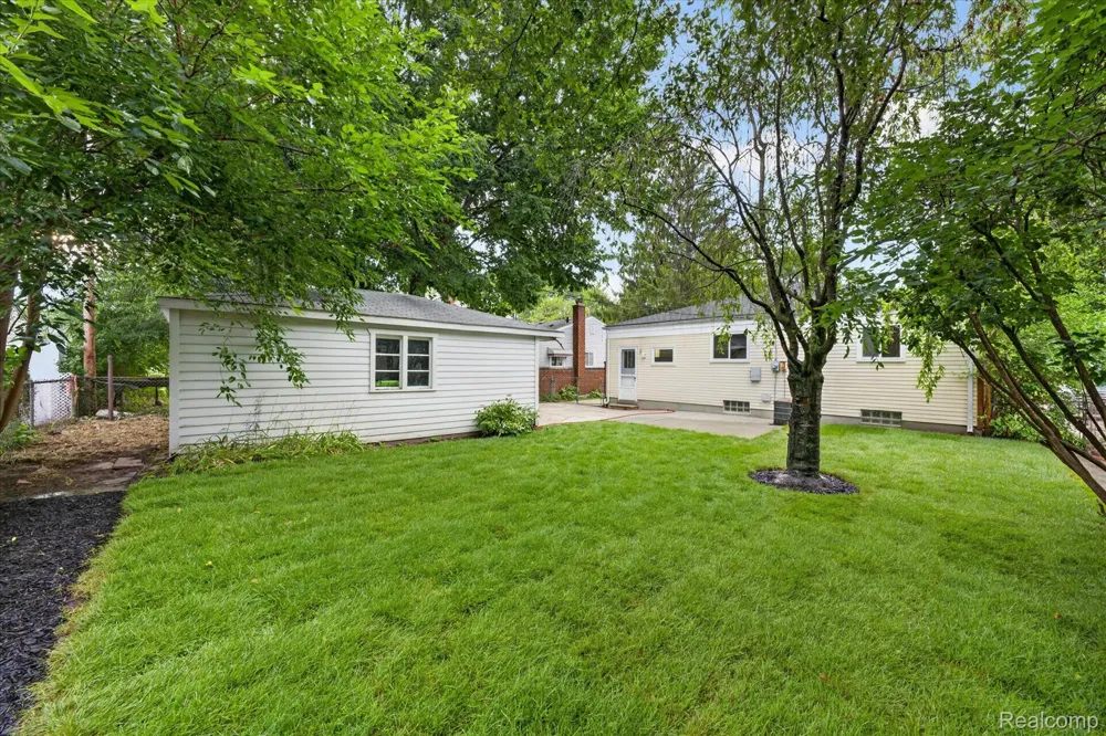 903 Bernie Lane Madison Heights City, MI 48071