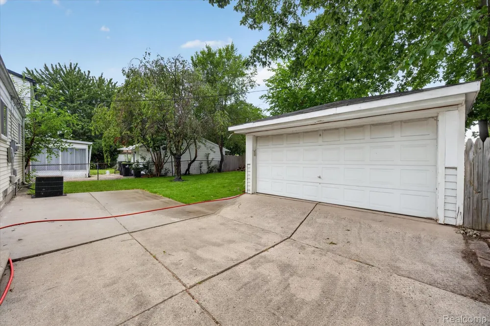 903 Bernie Lane Madison Heights City, MI 48071