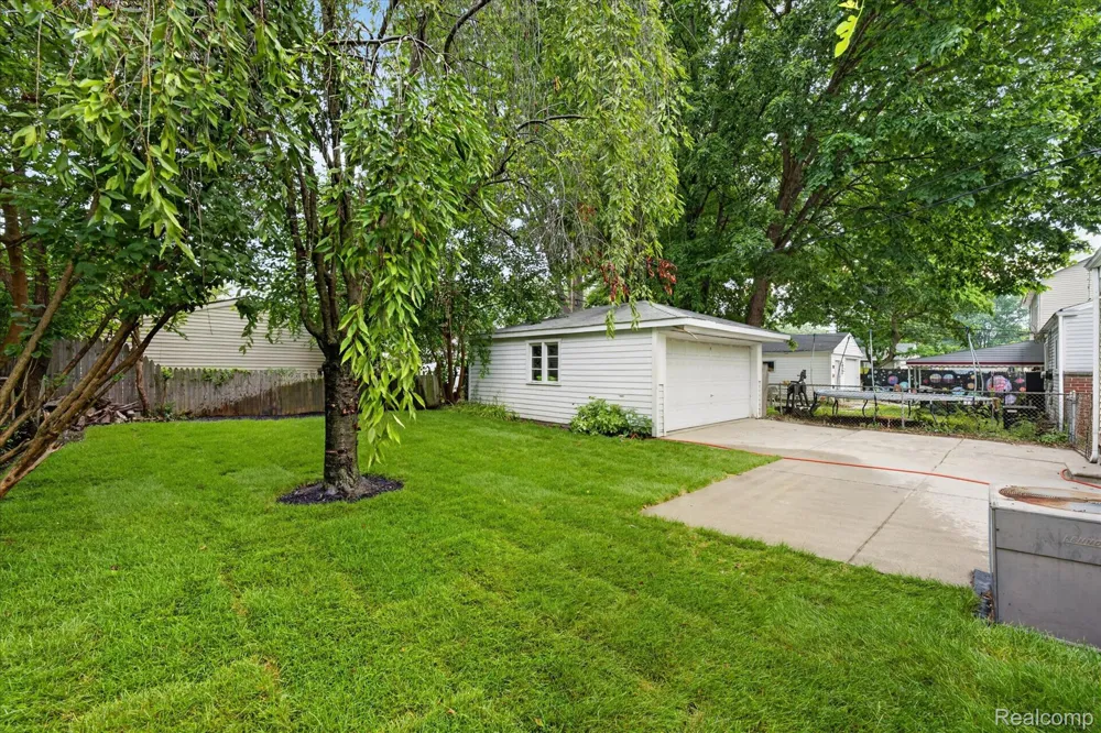 903 Bernie Lane Madison Heights City, MI 48071