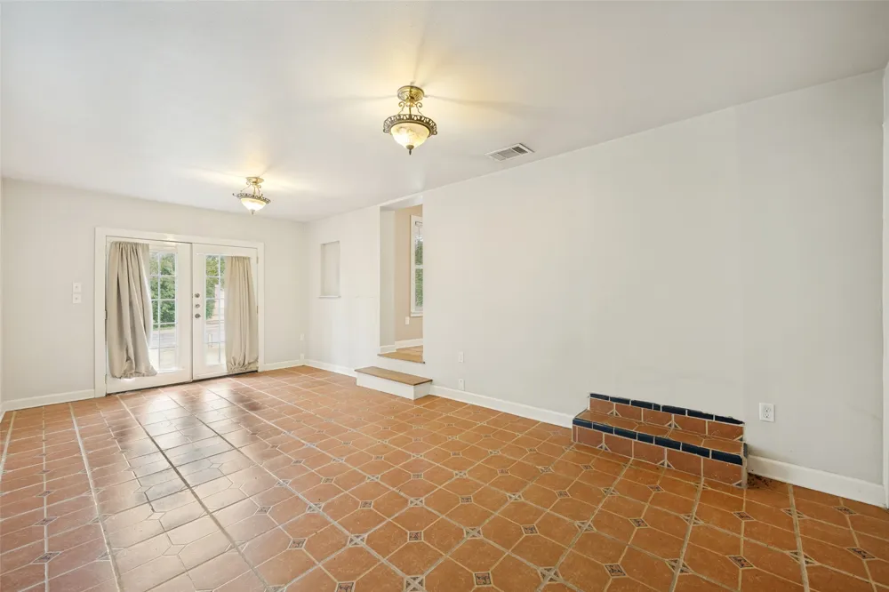 205 Woodward Street Austin, TX 78704