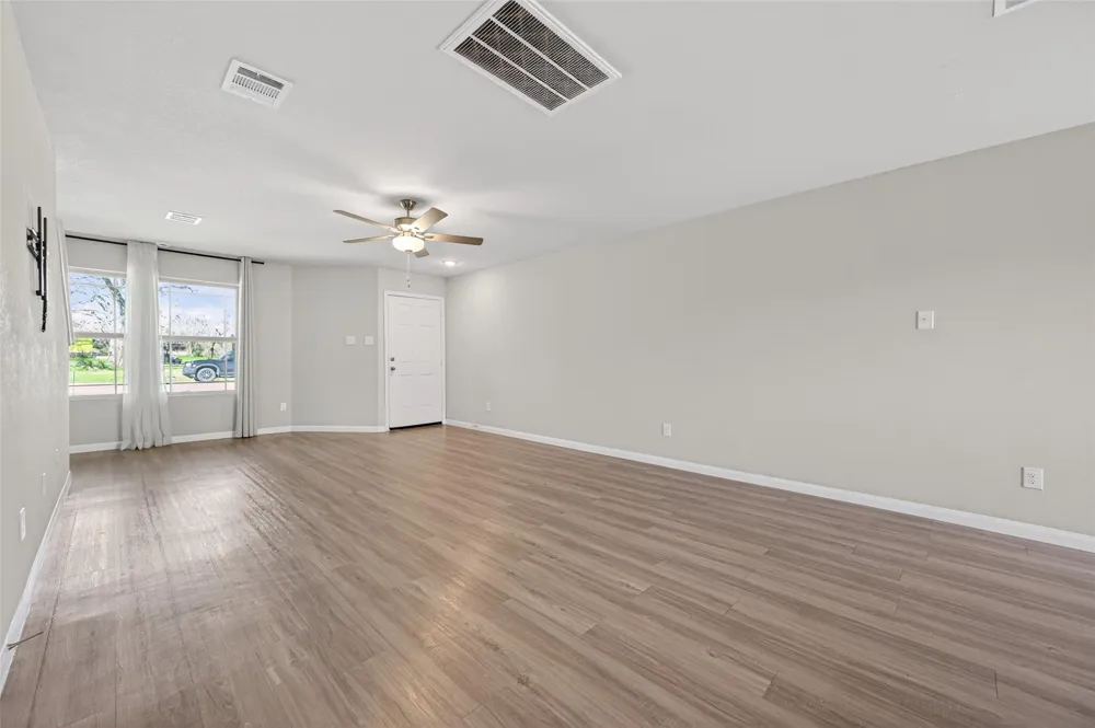 940 21st Street Hempstead, TX 77445