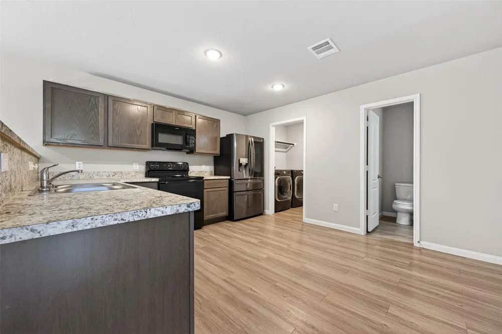 940 21st Street Hempstead, TX 77445