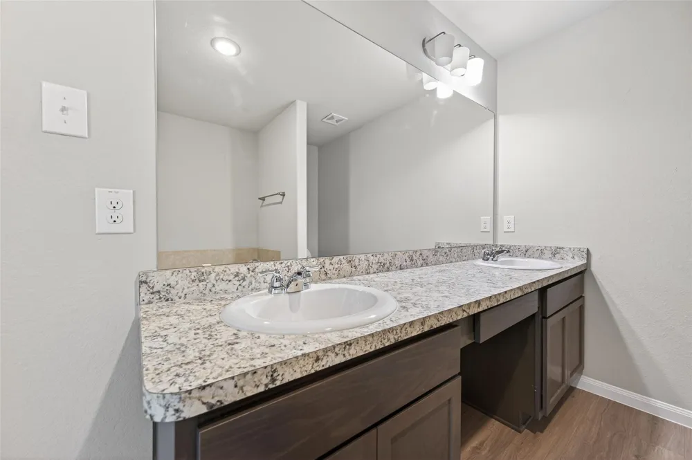 940 21st Street Hempstead, TX 77445