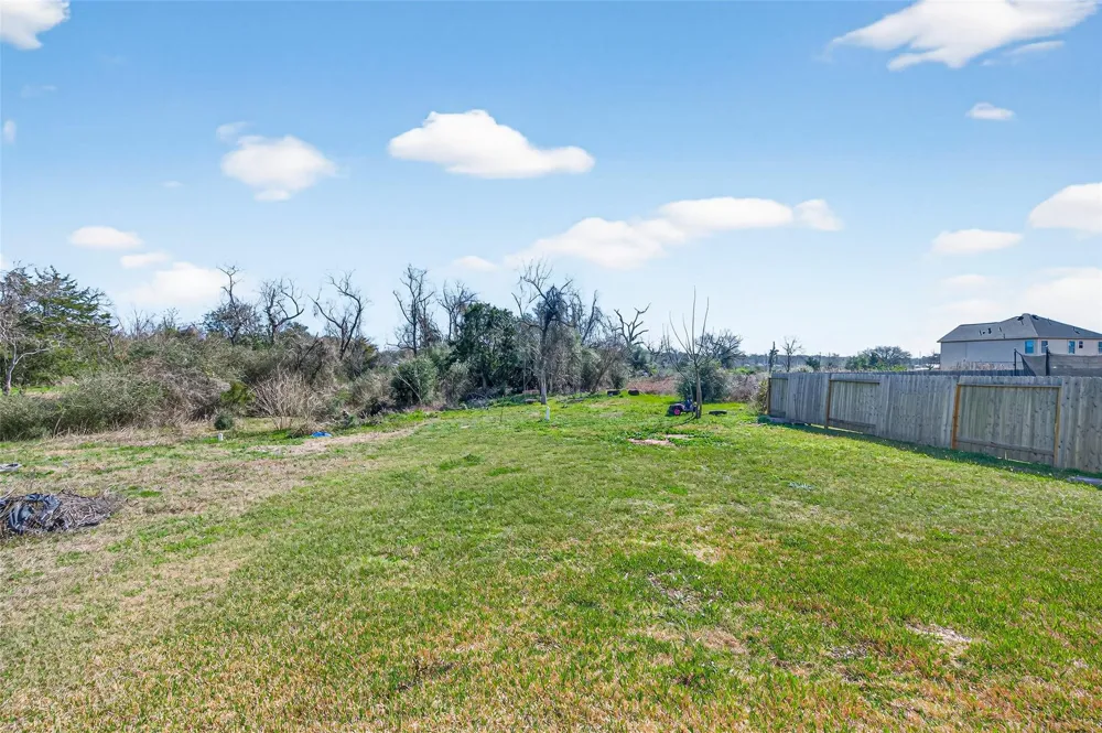 940 21st Street Hempstead, TX 77445