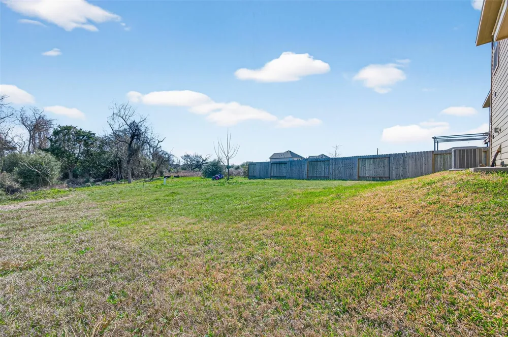 940 21st Street Hempstead, TX 77445