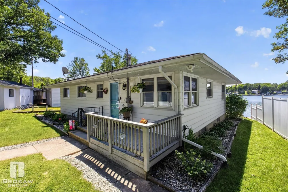 393 Sage lake Road Hill Township, MI 48739