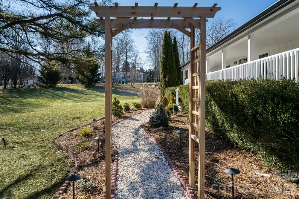 2 Shady Oak Lane Arden, NC 28704