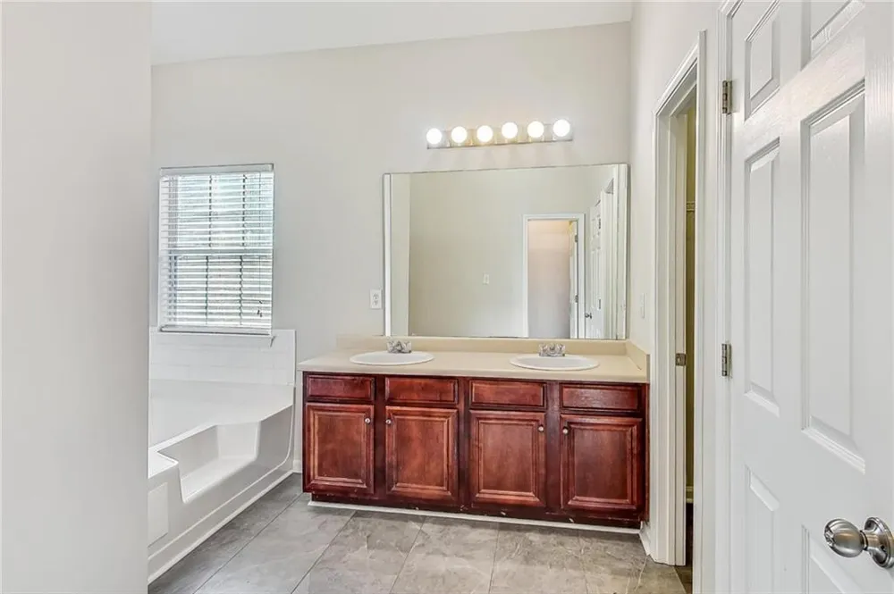 4262 Defoors Farm Trail Powder Springs, GA 30127