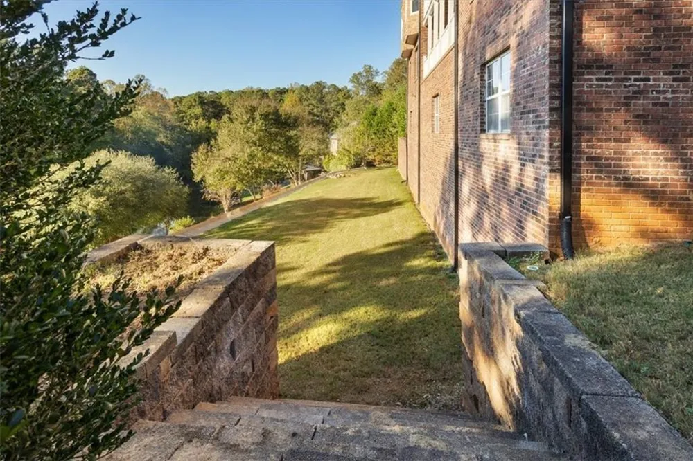 55 Rocky Circle NE White, GA 30184