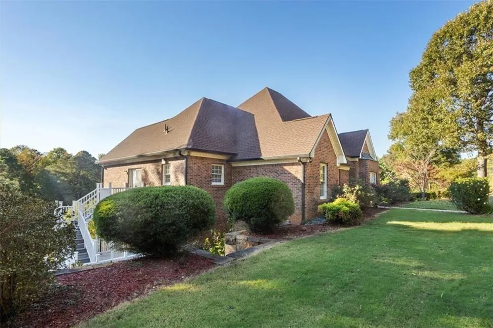 55 Rocky Circle NE White, GA 30184