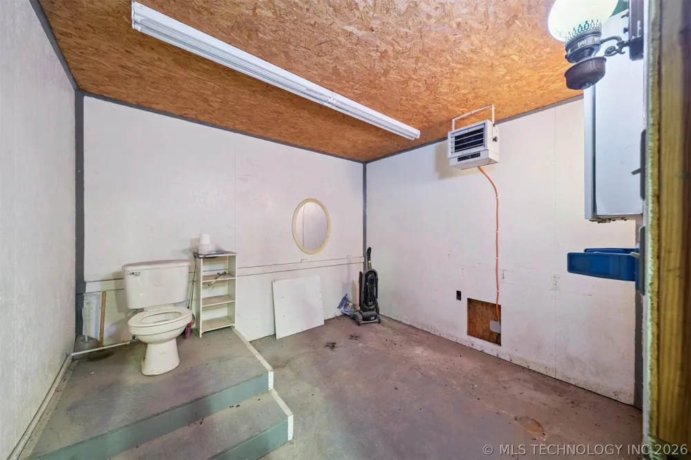 5401 435 ROAD Adair, OK 74330