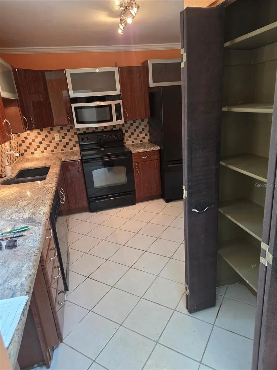 2220 BAHIA VISTA STREET #G5 Sarasota, FL 34239
