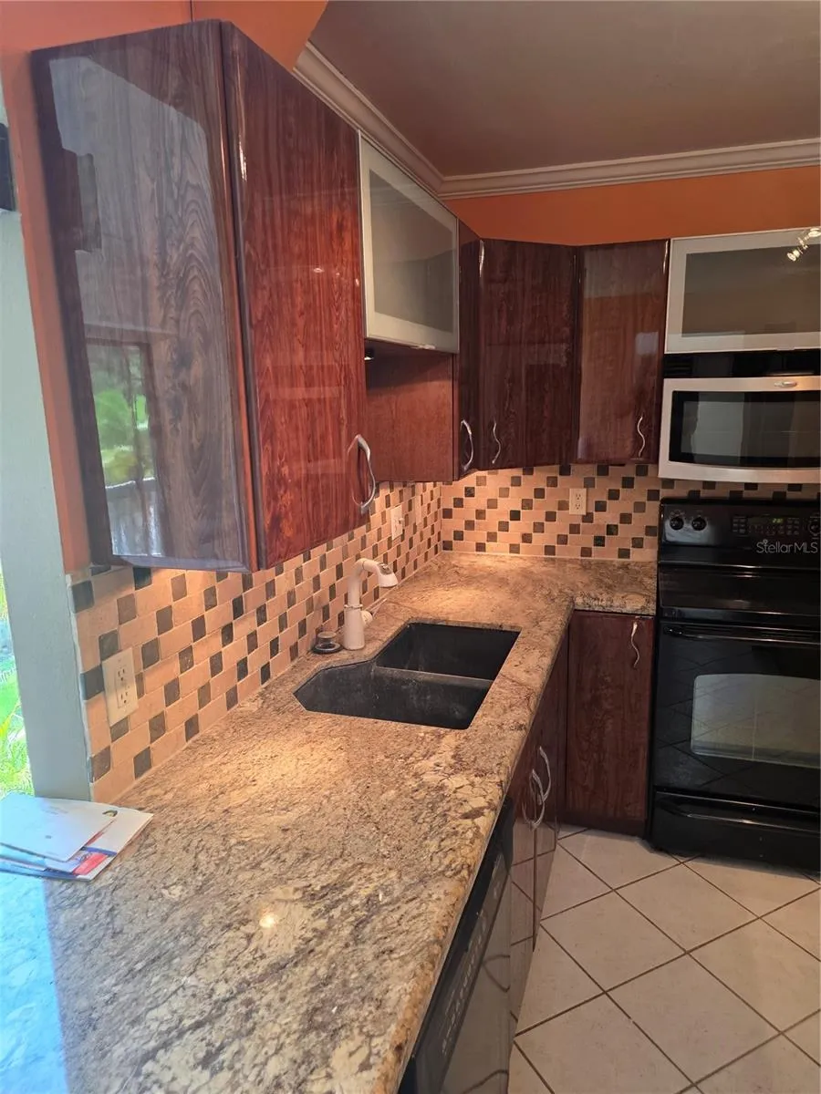 2220 BAHIA VISTA STREET #G5 Sarasota, FL 34239