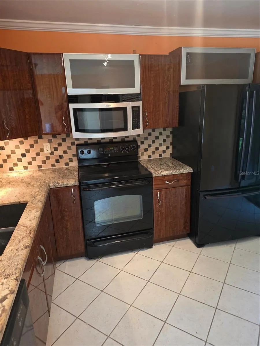 2220 BAHIA VISTA STREET #G5 Sarasota, FL 34239