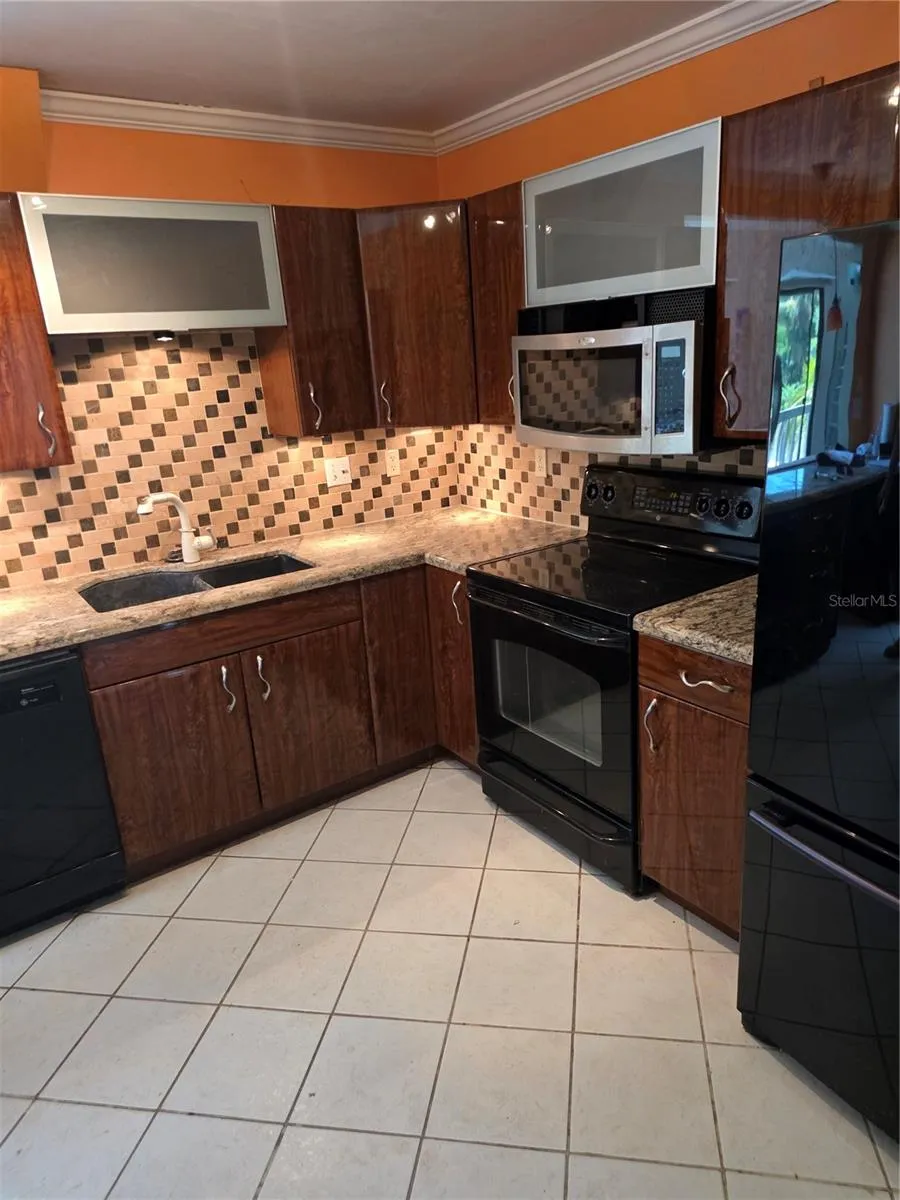 2220 BAHIA VISTA STREET #G5 Sarasota, FL 34239