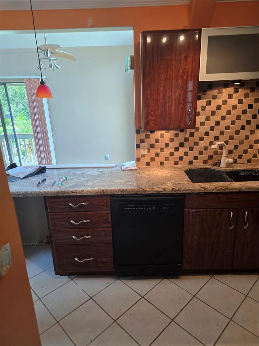 2220 BAHIA VISTA STREET #G5 Sarasota, FL 34239