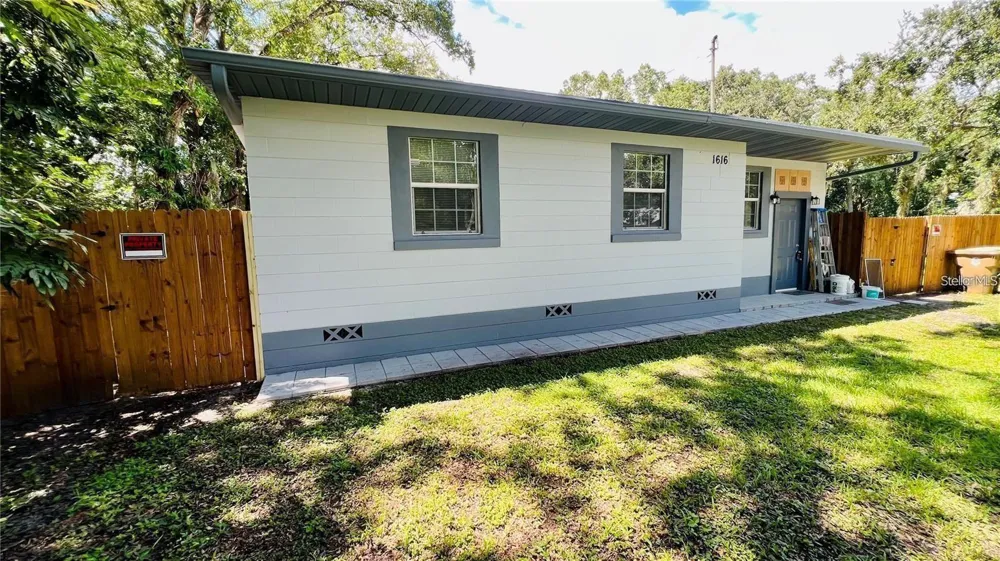 1616 HOPE STREET Intercession City, FL 33848