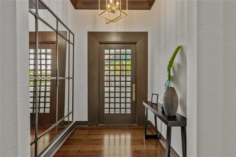 1008 PASEO DEL RIO NE St Petersburg, FL 33702