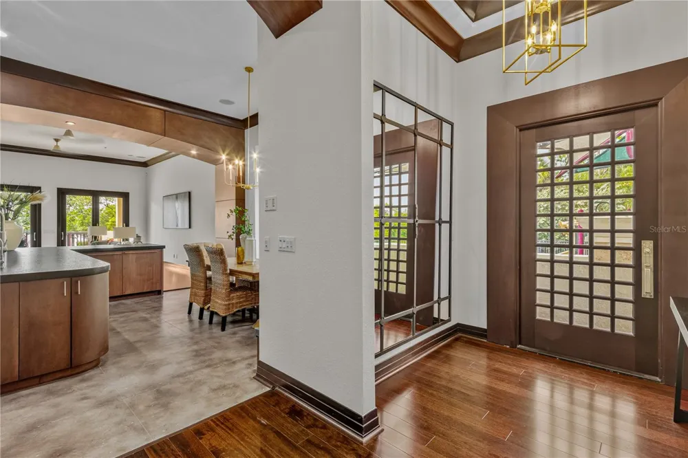 1008 PASEO DEL RIO NE St Petersburg, FL 33702