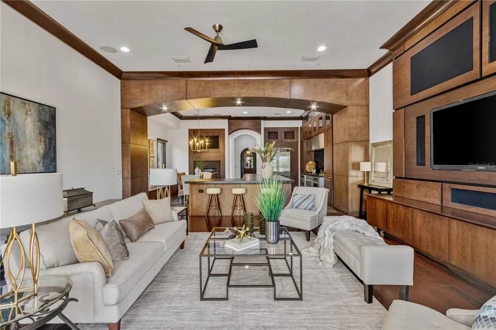 1008 PASEO DEL RIO NE St Petersburg, FL 33702