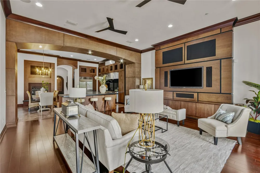 1008 PASEO DEL RIO NE St Petersburg, FL 33702