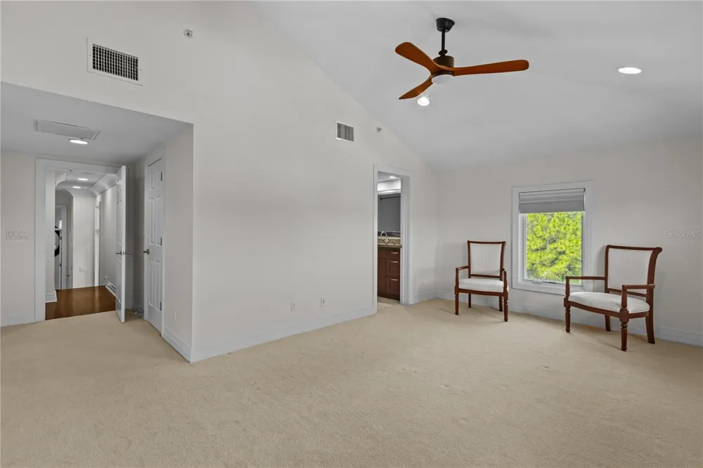 1008 PASEO DEL RIO NE St Petersburg, FL 33702