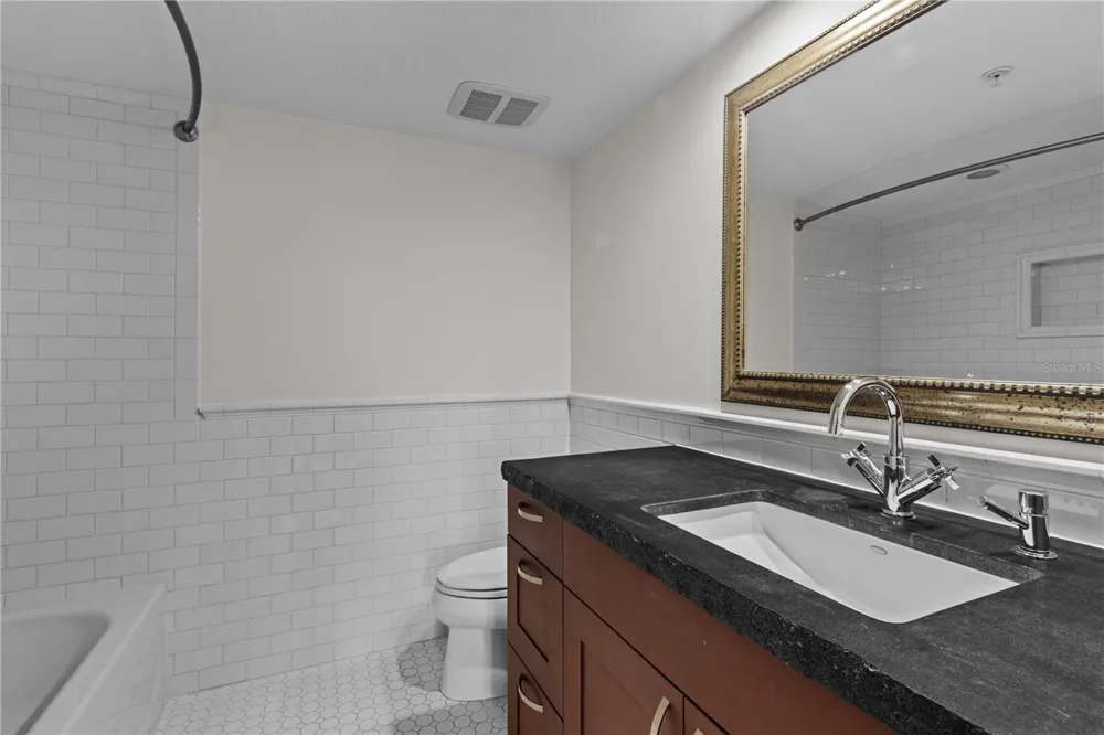 1008 PASEO DEL RIO NE St Petersburg, FL 33702