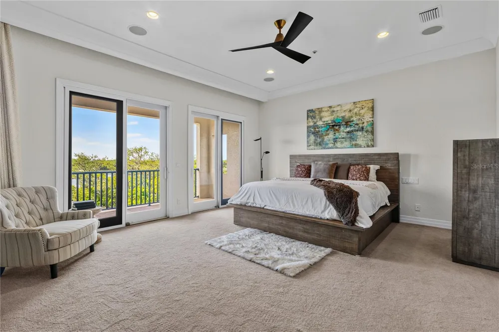 1008 PASEO DEL RIO NE St Petersburg, FL 33702