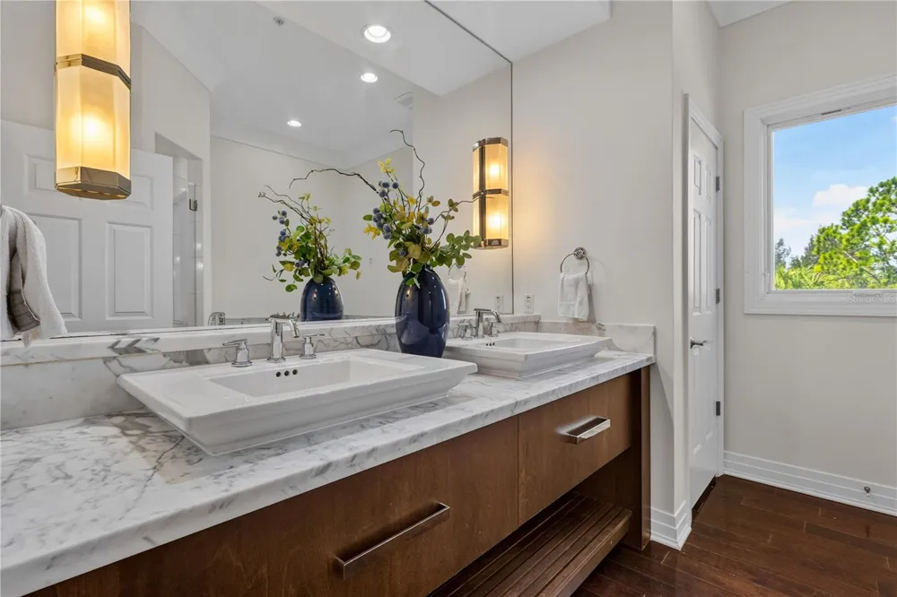 1008 PASEO DEL RIO NE St Petersburg, FL 33702