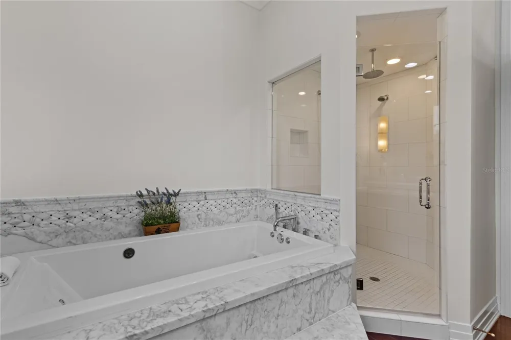 1008 PASEO DEL RIO NE St Petersburg, FL 33702