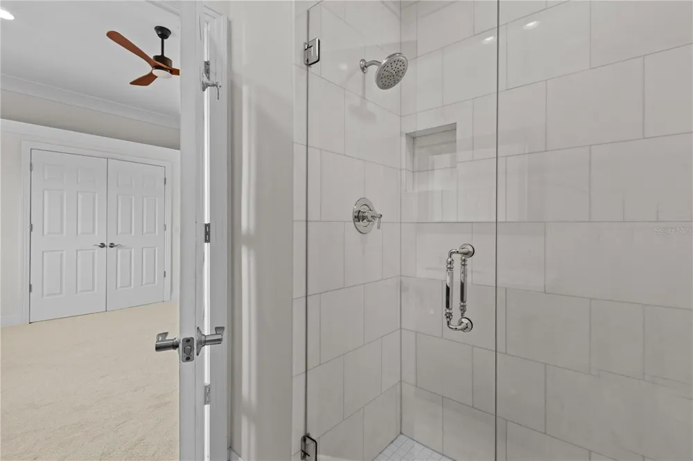 1008 PASEO DEL RIO NE St Petersburg, FL 33702