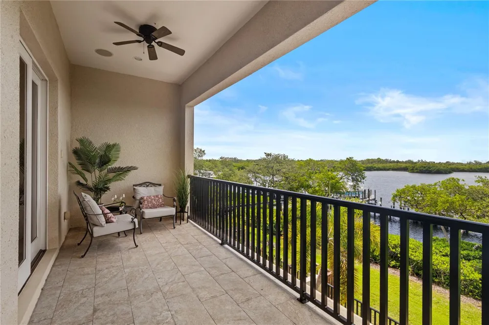 1008 PASEO DEL RIO NE St Petersburg, FL 33702