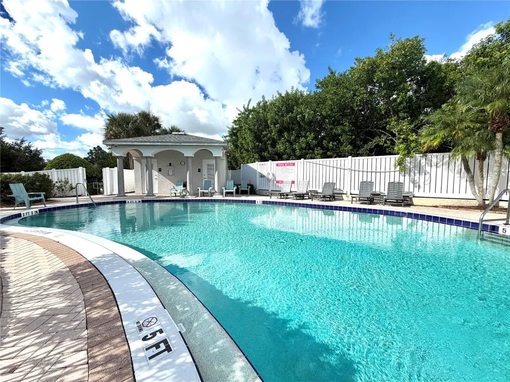 1008 PASEO DEL RIO NE St Petersburg, FL 33702