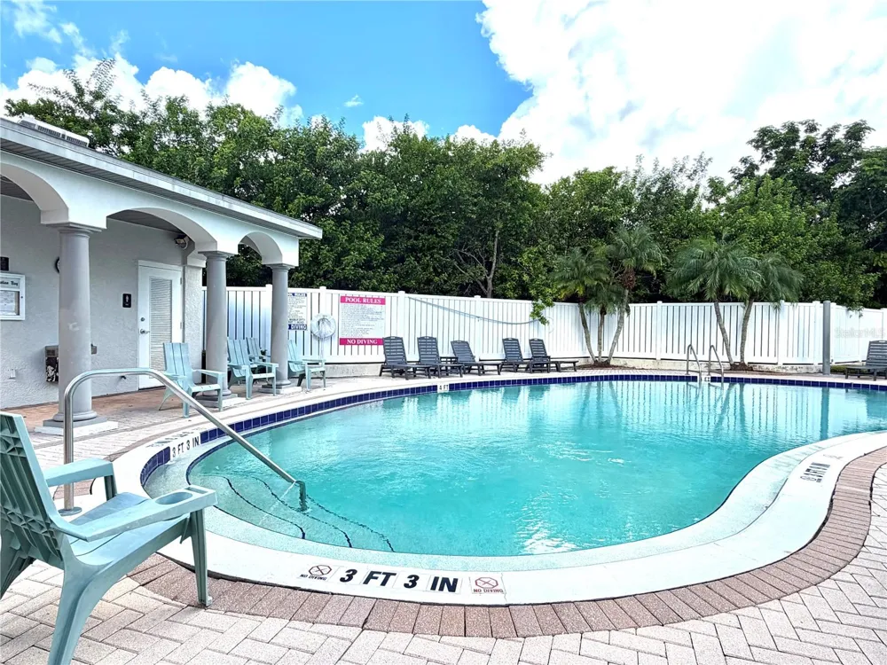 1008 PASEO DEL RIO NE St Petersburg, FL 33702
