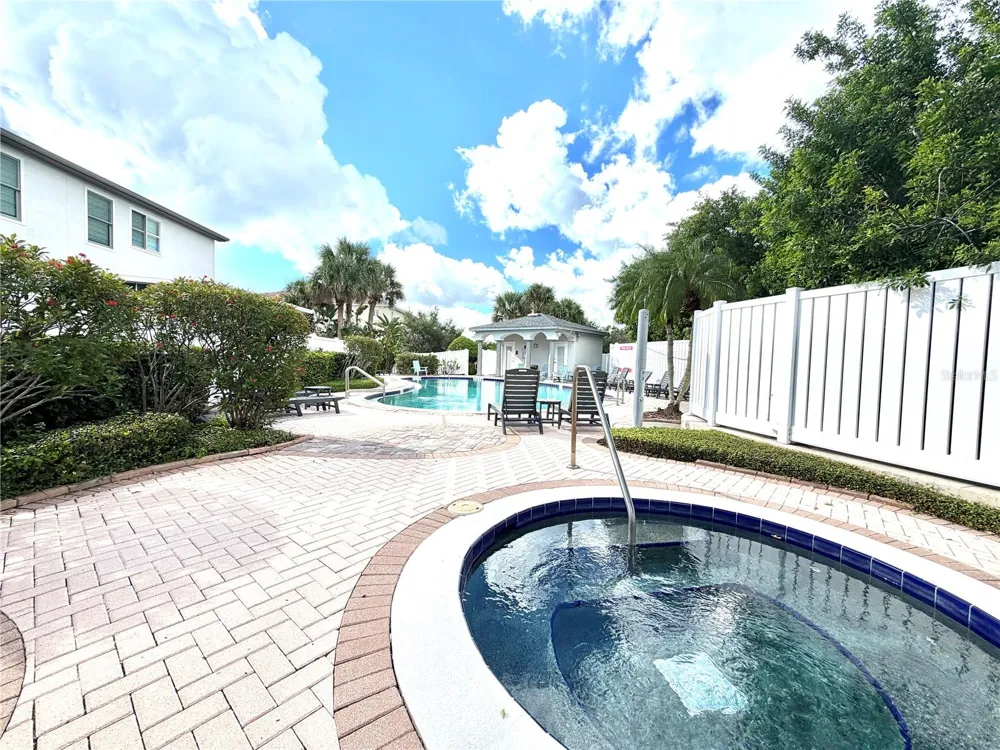 1008 PASEO DEL RIO NE St Petersburg, FL 33702