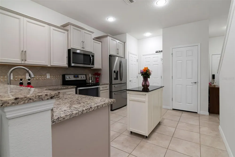 9213 HILLCROFT DRIVE Riverview, FL 33578