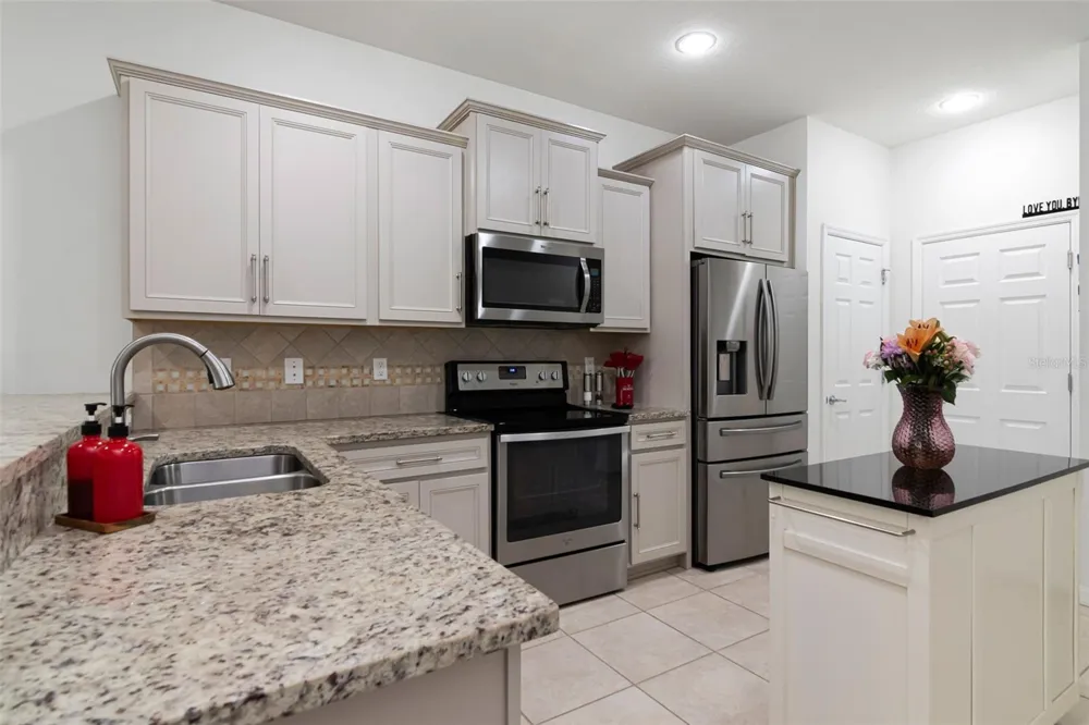 9213 HILLCROFT DRIVE Riverview, FL 33578