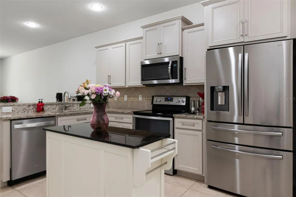 9213 HILLCROFT DRIVE Riverview, FL 33578