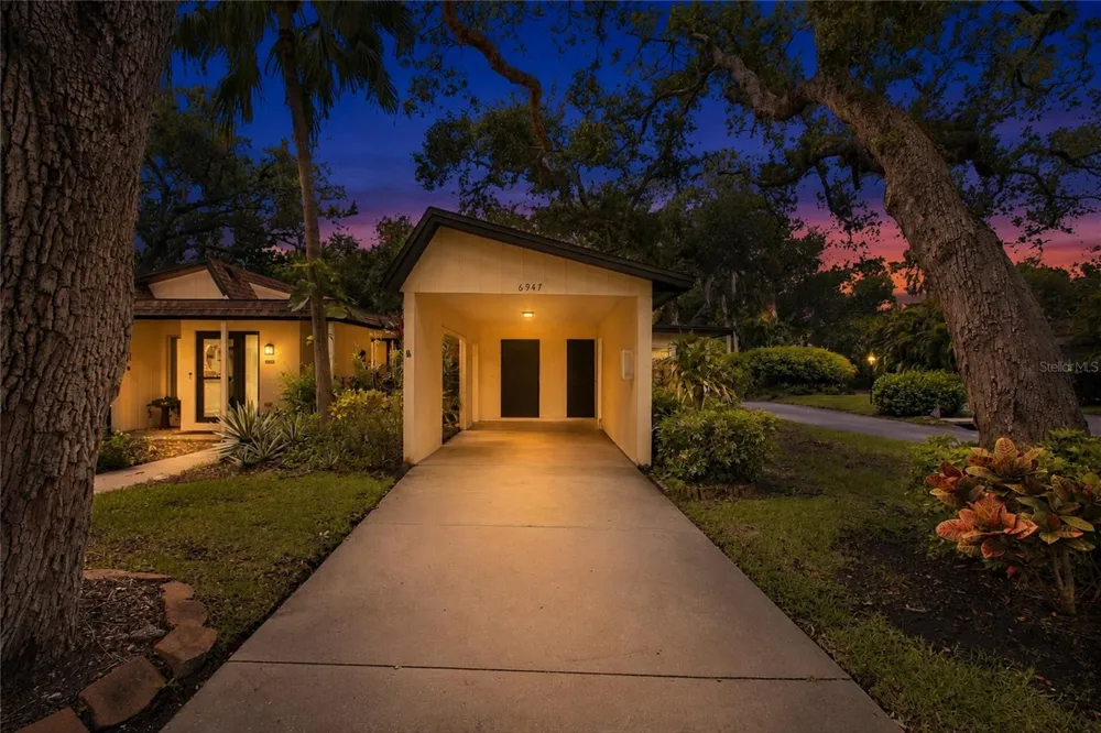 6947 WOODWIND DRIVE #77 Sarasota, FL 34231
