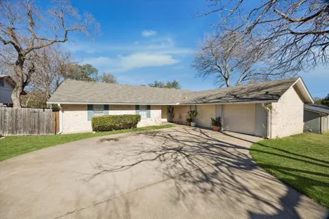 908 Kirschner Place