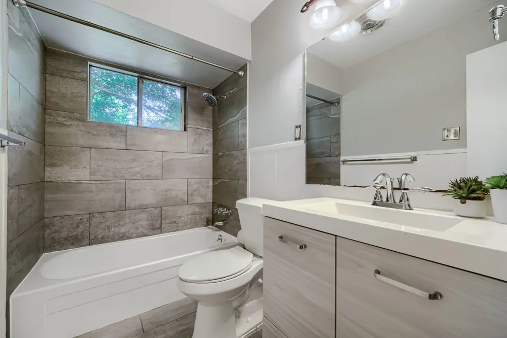 8308 HATHAWAY DRIVE Austin, TX 78757