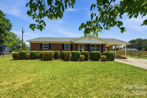 990 Colonial Drive