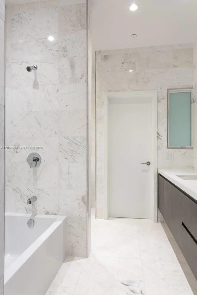 851 NE 1st Ave #503 Miami, FL 33132