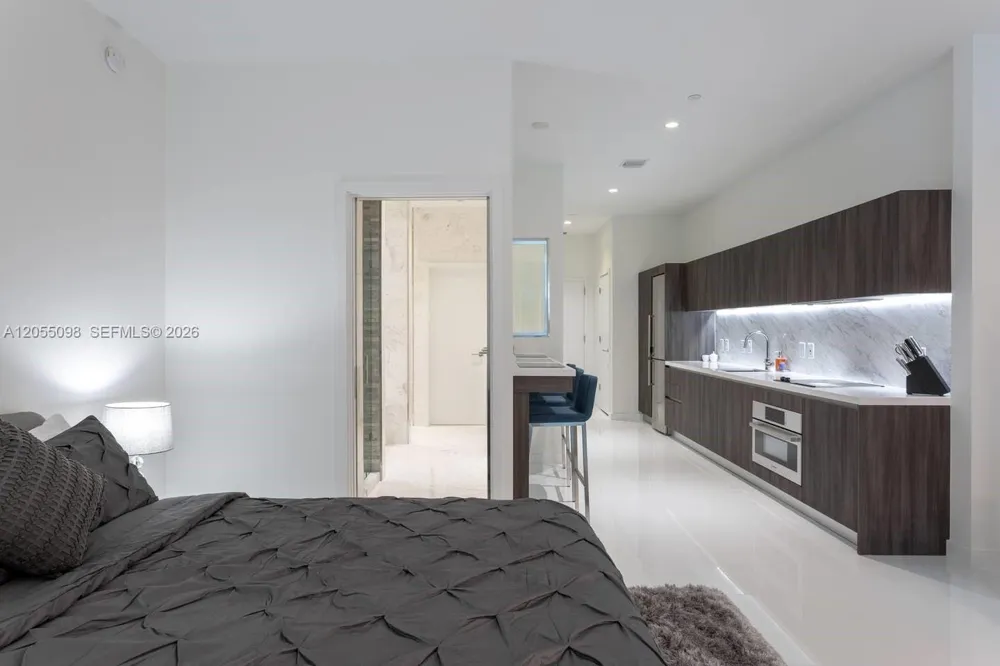 851 NE 1st Ave #503 Miami, FL 33132
