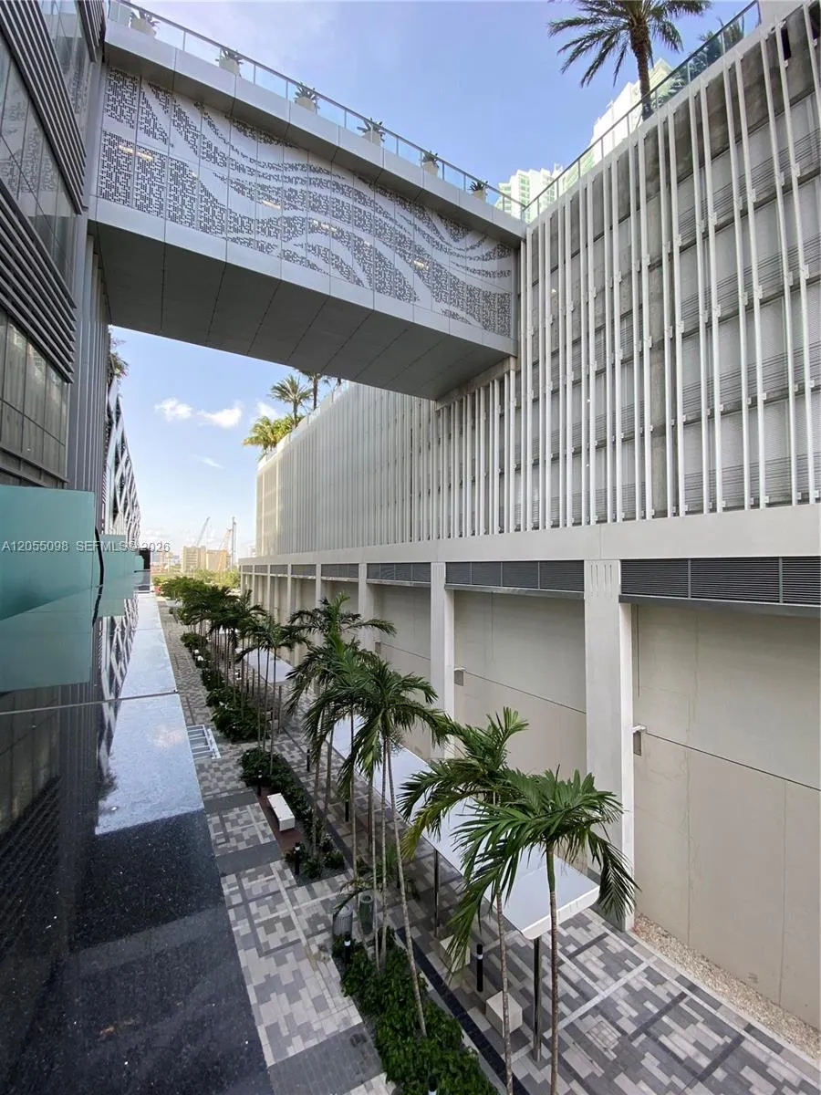 851 NE 1st Ave #503 Miami, FL 33132