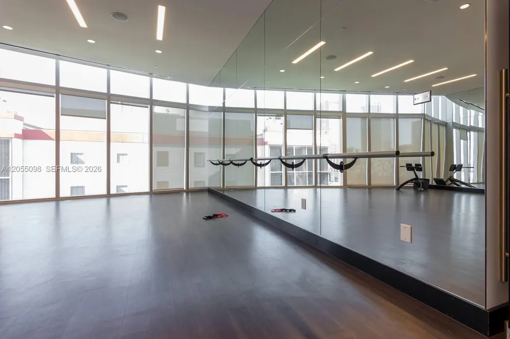 851 NE 1st Ave #503 Miami, FL 33132