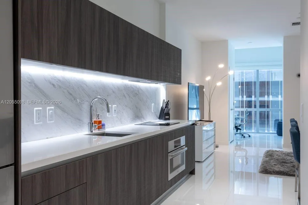 851 NE 1st Ave #503 Miami, FL 33132